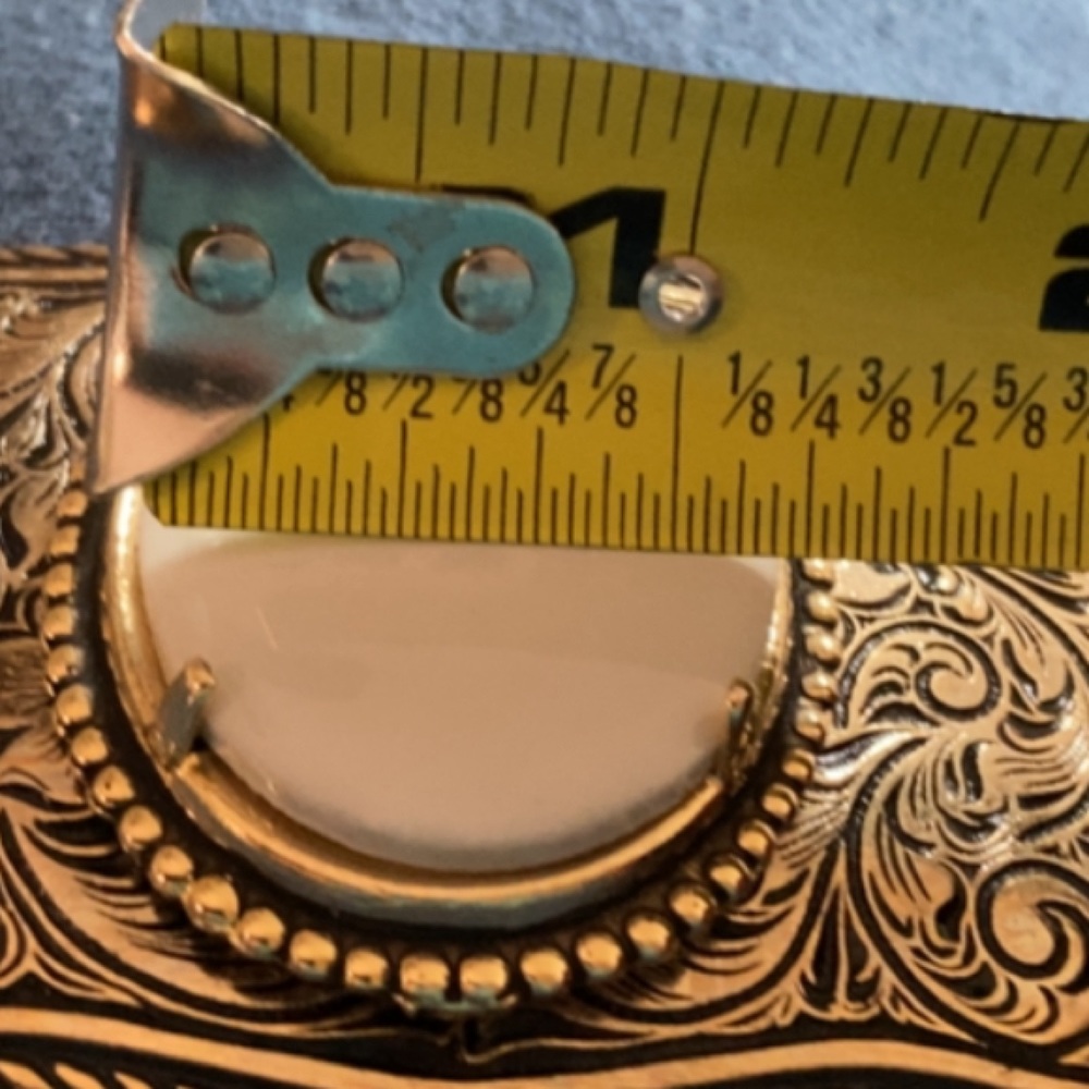 NWOT VTG BELT BUCKLE GOLD TONE SCROLLWORK & BLACK BACKGROUND & WHITE OVAL CENTER - Picture 6 of 8
